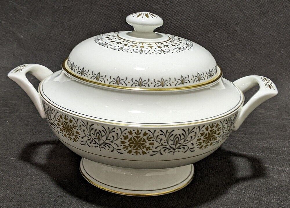 Coalport Fine Bone China Lidded Soup Tureen  - Spanish Lace Pattern
