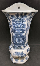 Load image into Gallery viewer, Vintage Blue Transfer Ceramic Wall Hanging Vase
