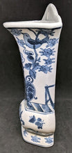 Load image into Gallery viewer, Vintage Blue Transfer Ceramic Wall Hanging Vase
