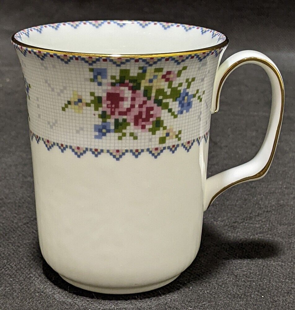 ROYAL ALBERT Bone China Petit Point Coffee Mug