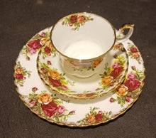 Load image into Gallery viewer, Royal Albert Old Country Roses Bone China Cup &amp; Saucer Lot Made In England
