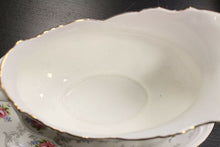 Load image into Gallery viewer, Royal Albert Tranquility Pattern Gravy Boat &amp; Saucer
