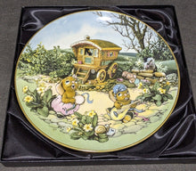 Load image into Gallery viewer, PENDELFIN Bone China Collectors Plate - Caravan - #256 / 7500
