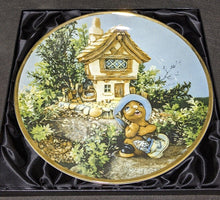 Load image into Gallery viewer, PENDELFIN Bone China Collectors Plate - Whopper - #72 /7500
