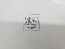 Load image into Gallery viewer, Mikasa Bone China - Rosemead Pattern - Oval Serving Platter
