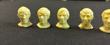 Load image into Gallery viewer, 1972 Colgate Hockey Heads X5 players Lot BB
