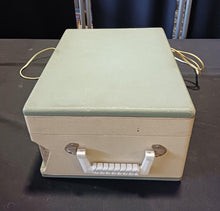 Load image into Gallery viewer, Vintage Canadian Electrohome Turntable – Model 4M16A
