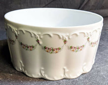 Load image into Gallery viewer, Rosenthal - Classic Rose Pattern Small Bowl - 6 5/8&quot; - Germany
