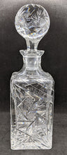 Load image into Gallery viewer, Beautiful Crystal Decanter With Stopper
