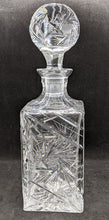 Load image into Gallery viewer, Beautiful Crystal Decanter With Stopper
