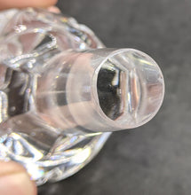 Load image into Gallery viewer, Beautiful Crystal Decanter With Stopper
