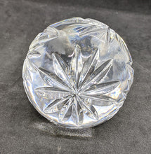 Load image into Gallery viewer, Beautiful Crystal Decanter With Stopper
