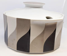 Load image into Gallery viewer, TAPIO WIRKKALA - Rosenthal - Mid Century Modern Covered Soup Tureen
