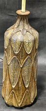 Load image into Gallery viewer, Leaf Motif Based table Lamp - Made in Italy
