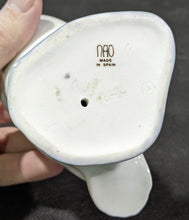 Load image into Gallery viewer, NAO - Elongated Neck Swan / Goose / Duck Figurine
